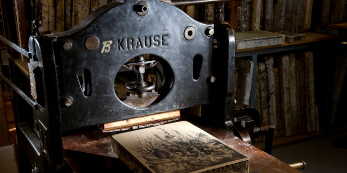 Foto: Druckerpresse © Stadtverwaltung Erfurt / D. Urban alte schwarze Druckerpresse