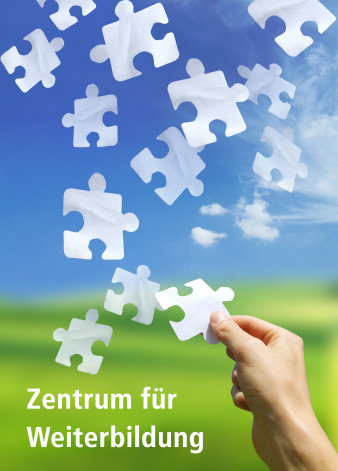 Foto: Weiterbildung © solarseven / stockxpert Stilisiertes Bild zum Thema Weiterbildung. Puzzleteile fliegen in die Luft. Im Hintergrund ist eine grüne Wiese mit blauen Himmel und Wolken.
