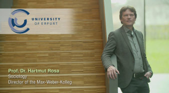 Bild: Screenshot zum Videoclip von Prof. Dr. Hartmut Rosa © Universität Erfurt shehender Mann