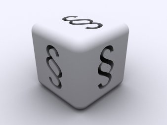 Bild: Ein Paragrafenwürfel © Fineas / Fotolia Ein Würfel, der mit Paragrafenzeichen bedruckt ist.