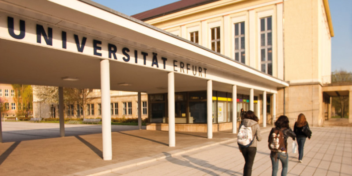 Foto: Eingangsbereich der Universität Erfurt © Universität Erfurt Eingangsbereich der Universität Erfurt