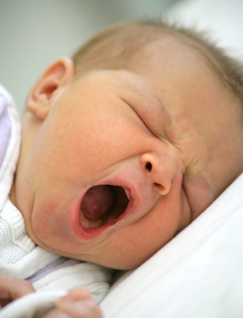 Foto: Rund um die Geburt © HELIOS Kliniken GmbH Rund um die Geburt: Baby bekommt Patientenarmband
