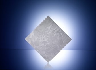 Foto: Solarwafer © PV Crystalox /J. Jeibmann Solarwafer 156 x 156 mm² zur Herstellung von Photo-voltaikzellen