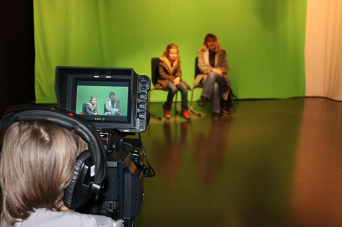 Foto: Besucher im HDTV-Studio © Fachhochschule Wie arbeitet ein HDTV-Video-Studio?