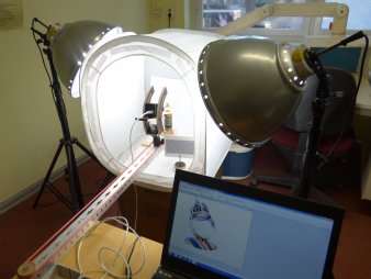 Foto: Die 3D-Erfassung des Hochzeitsringes © Tim Schüler ein goldener Ring im 3-D-Scanner