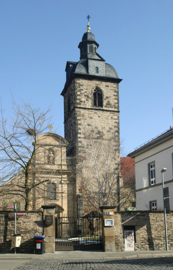 Ansicht der Schottenkirche mit seinem Eingangsportal
