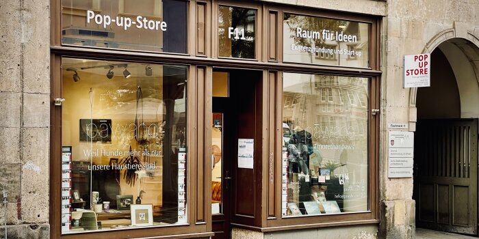 Foto: Pop-up-Store F11 Erfurt © Marcel Krummrich Gebäudeausschnitt mit Schaufenster
