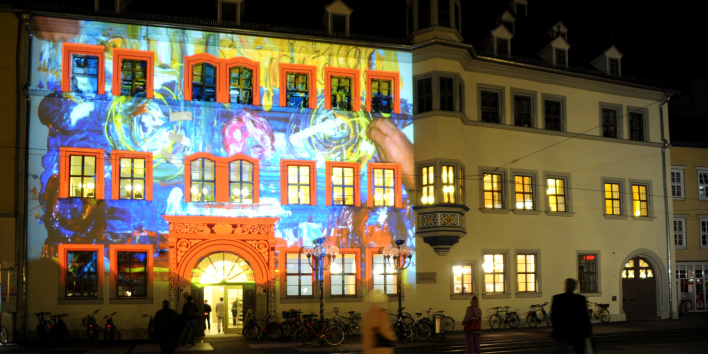 Foto: Haus Dacheröden © Stadtverwaltung Erfurt Haus Dacheröden mit Lichtinstallation auf der Fassade.