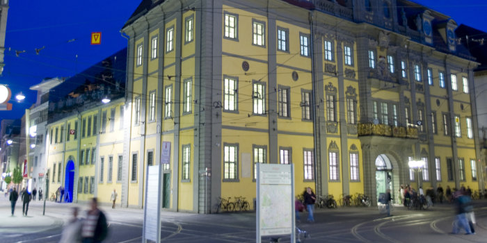 Foto: Angermuseum © Stadtverwaltung Erfurt / D. Urban Erfurter Angermuseum bei Nacht mit erleuchteter Fassade
