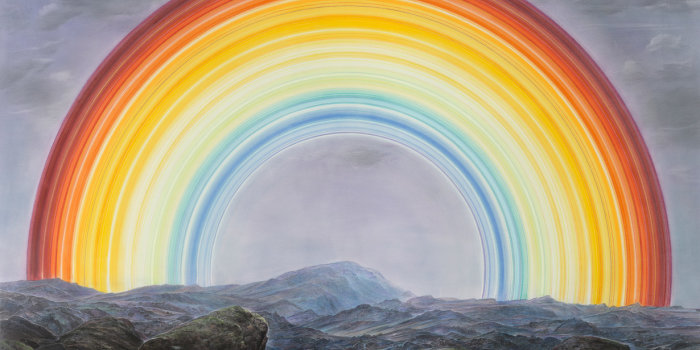 Bild: Wieland Payer, Happy End, 2018, Pastell und Kohle auf grundiertem MDF, 155 x 200 cm © Courtesy Galerie Rothamel Ein Regenbogen auf grauem Himmel und hinter einer steinigen Landschaft