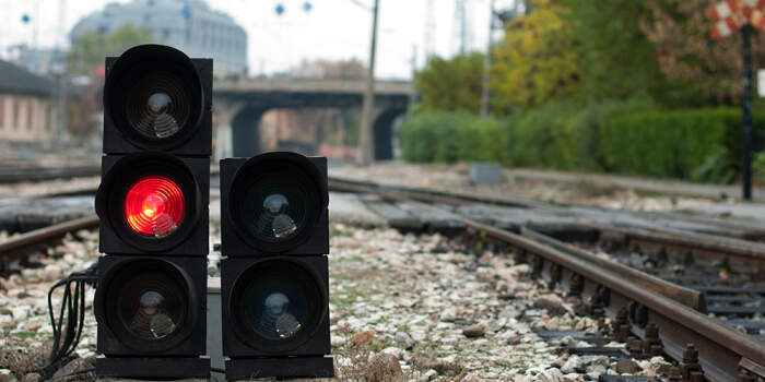 Woher weiß der Zug eigentlich, wohin er fährt? Eine Suche nach Antworten auf den Spuren von Weichen und Signalen.