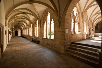 Foto: Kreuzgang des Erfurter Doms © Universität Erfurt Blick in den Kreuzgang