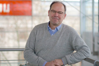 Foto: Prof. Dr. Andreas Anter © Universität Erfurt Portät einer männlichen Person mit Pullover