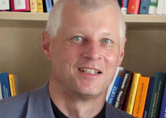 Foto: Prof. Dr. Andreas Lindner © Universität Erfurt Porträt einer männlichen Person