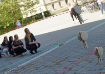 Foto: Ausstellungsobjekt: Adam Ries in Erfurt © Universität Erfurt Rechnen nach Adam Ries. Leinen mit Kugeln