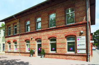 Foto: Mammographie-Screening Center © Helios Kliniken GmbH ein Backsteingebäude