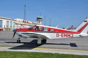 Foto: Flugzeug DEMMJ PA28R 2 © Ralph Kühner Privatflugzeug PA28R mit dem Rufzeichen DEMMJ auf dem internationalen Flughafen Visby/Schweden