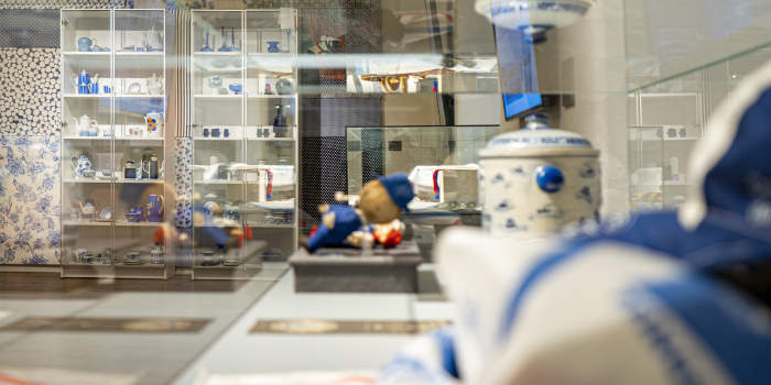 Eine Liebeserklärung an die Farbe Blau: Neue Sonderausstellung im Volkskundemuseum